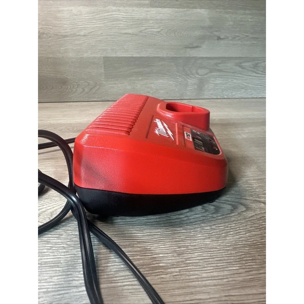 MILWAUKEE‎ M12 12V LITHIUM-ION BATTERY CHARGER 48-59-2401